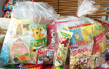 お菓子の袋詰め